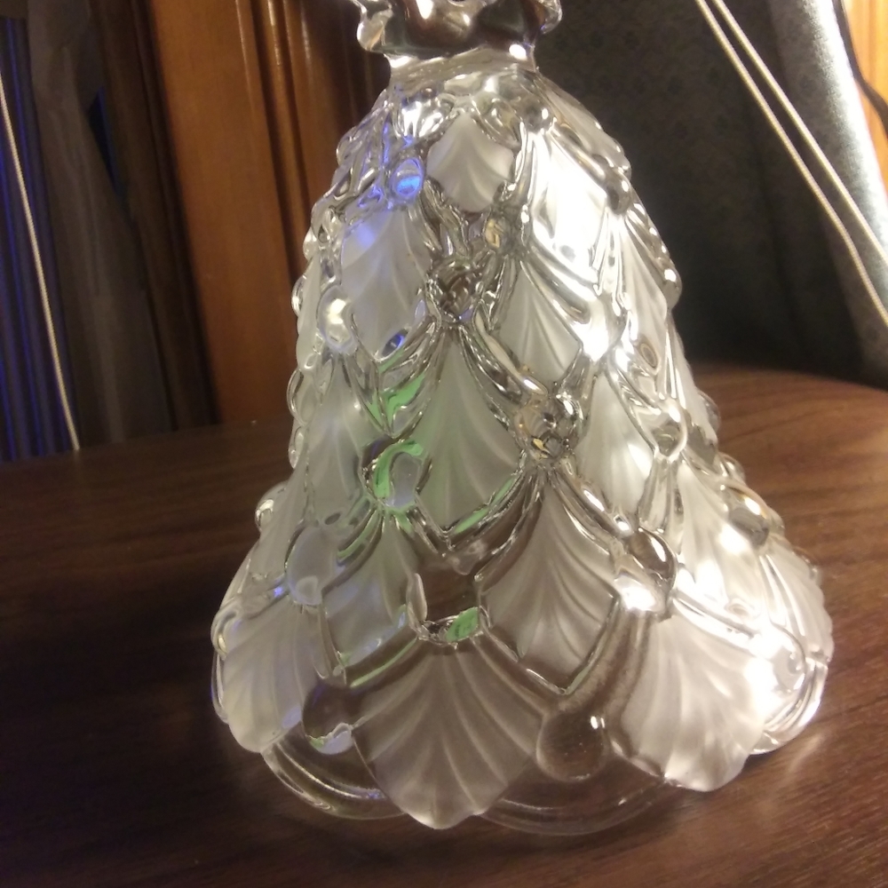 Lead crystal frosted bell by Mikasa
